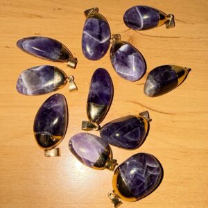 Amethist hanger met koord - rust, helderheid & bescherming