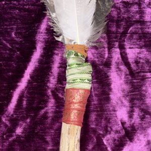 Custom Sacred Feather Wand – persoonlijk ritueelobject